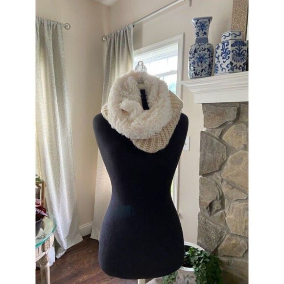 Cream Cozy Infinity scarf - Picture 1 of 1